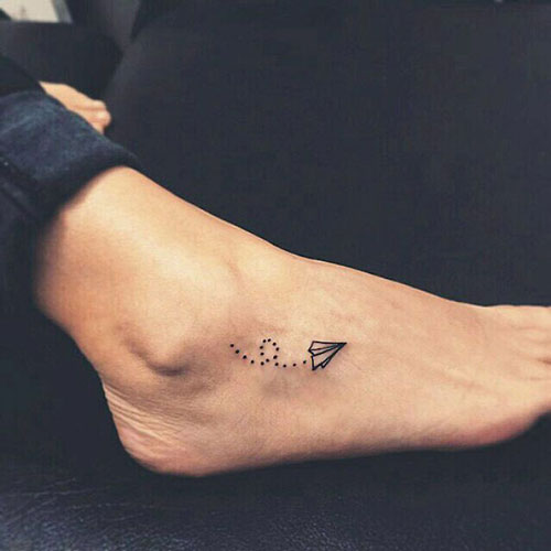 tatuajes pequeños para mujeres en el pié